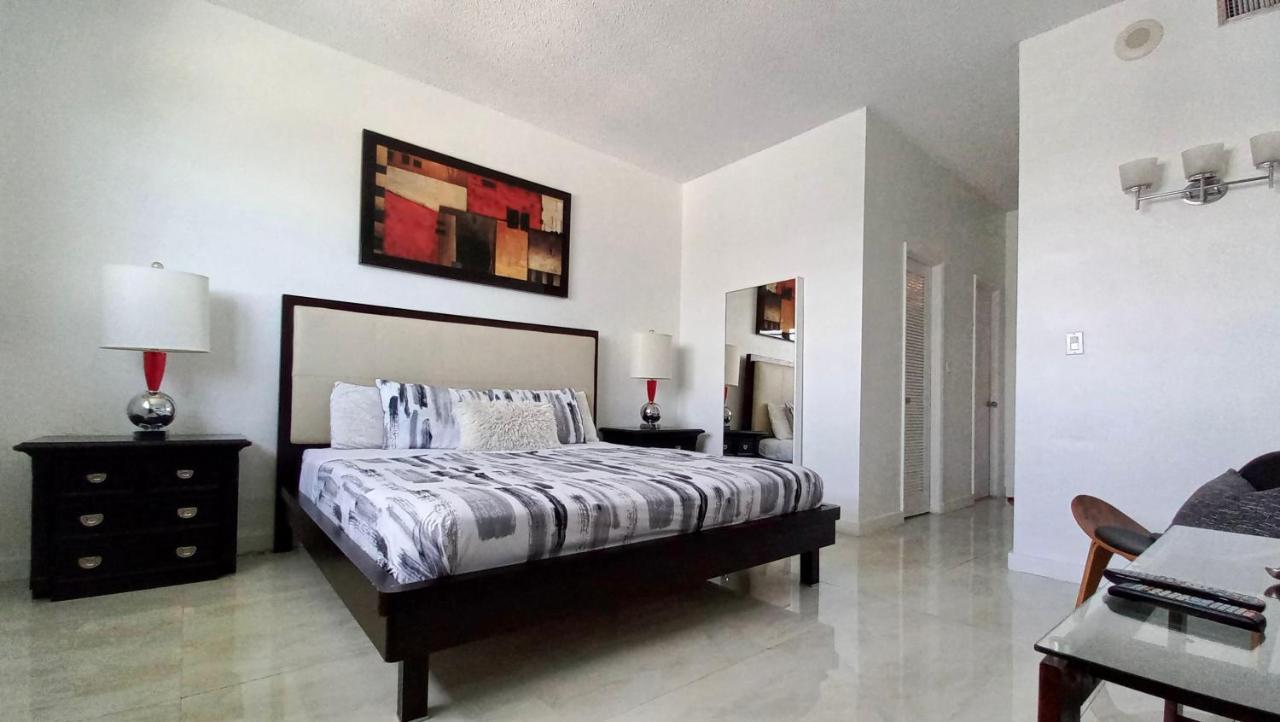 Penthouse Ocean Reserve Miami Beach Exterior photo
